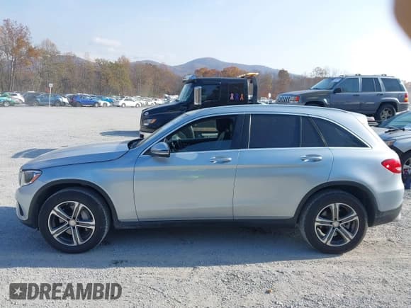 ✅ 2016 Mercedes-Benz GLC 300 • VIN: WDC0G4KBXGF074111 • Lot: 43576338. Wystawiony na IAAI z przebiegiem 97 880 mil. Bezpłatny archiwum sprzedaży aukcyjnych z USA i szczegółowy raport historii pojazdu na DreamBid. Zdjęcie 15.