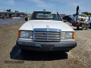 ✅ 1987 Mercedes-Benz 260 • VIN: WDBEA26D0HA564311 • Лот: 64254575. Опубликован ранее на Copart с пробегом 12 396 миль. Бесплатный доступ к архиву аукционных продаж из США и подробный отчёт об истории автомобиля на DreamBid. Изображение 5.