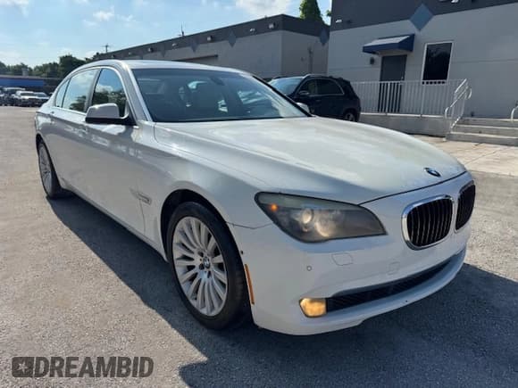 ✅ 2009 BMW 7 Series 750Li • VIN: WBAKB83589CY61637 • Лот: 70282265. Опубликован ранее на Copart с пробегом 120 594 миль. Бесплатный доступ к архиву аукционных продаж из США и подробный отчёт об истории автомобиля на DreamBid. Изображение 4.
