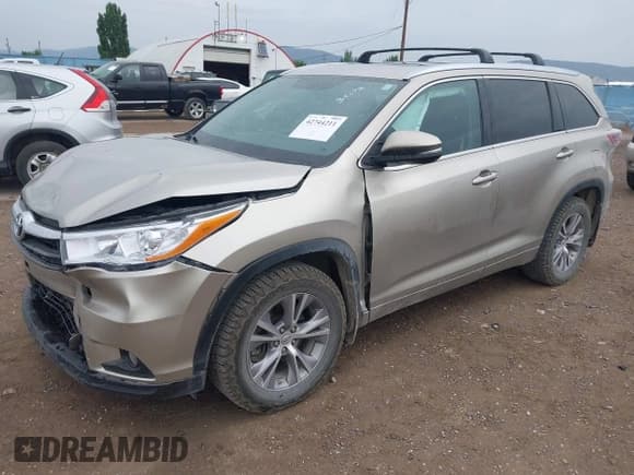 ✅ 2014 Toyota Highlander XLE • VIN: 5TDJKRFH2ES063394 • Lot: 42744211. Listed on IAAI with 221,208 mi. Free auction sales archive from the USA and detailed vehicle history report at DreamBid. Image 2.