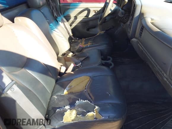 ✅ 2006 Chevrolet Silverado 1500 Work Truck • VIN: 3GCEC14X36G151042 • Lot: 43663778. Wystawiony na IAAI z przebiegiem Nie podano. Bezpłatny archiwum sprzedaży aukcyjnych z USA i szczegółowy raport historii pojazdu na DreamBid. Zdjęcie 5.