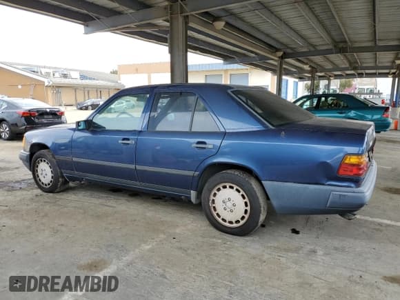 ✅ 1987 Mercedes-Benz 300 D • VIN: WDBEB33D3HA355359 • Lot: 49532285. Listed on Copart with 145,899 mi. Free auction sales archive from the USA and detailed vehicle history report at DreamBid. Image 2.