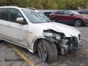 ✅ 2013 BMW X5 xDrive35i • VIN: 5UXZV4C56D0E03267 • Lot: 43450305. Wystawiony na IAAI z przebiegiem Nie podano. Bezpłatny archiwum sprzedaży aukcyjnych z USA i szczegółowy raport historii pojazdu na DreamBid. Zdjęcie 19.