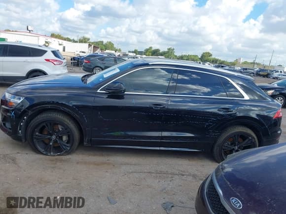 ✅ 2019 Audi Q8 Premium • VIN: WA1AVAF17KD010879 • Lot: 43273691. Wystawiony na IAAI z przebiegiem 53 279 mil. Bezpłatny archiwum sprzedaży aukcyjnych z USA i szczegółowy raport historii pojazdu na DreamBid. Zdjęcie 14.