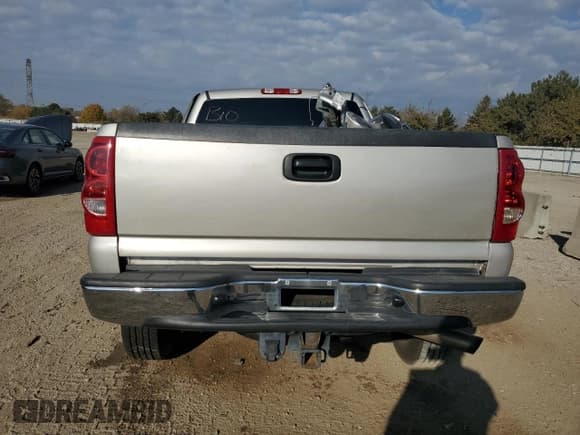✅ 2005 Chevrolet Silverado 2500HD LS • VIN: 1GCHK23215F832375 • Lot: 90425345. Wystawiony na Copart z przebiegiem Nie podano. Bezpłatny archiwum sprzedaży aukcyjnych z USA i szczegółowy raport historii pojazdu na DreamBid. Zdjęcie 6.
