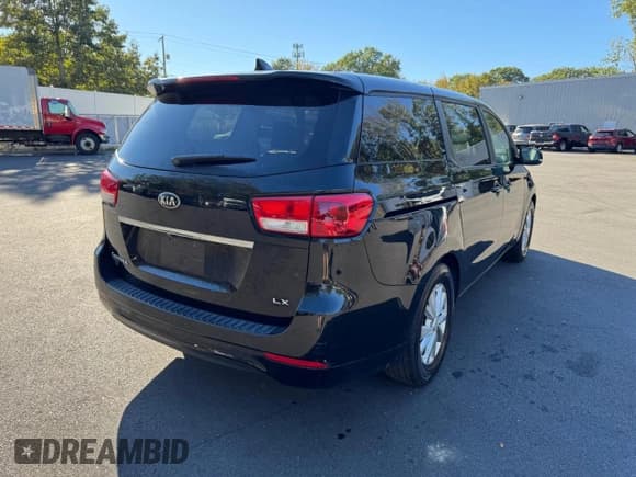 ✅ 2017 Kia Sedona LX • VIN: KNDMB5C13H6230380 • Lot: 85816635. Listed on Copart with 188,788 mi. Free auction sales archive from the USA and detailed vehicle history report at DreamBid. Image 3.