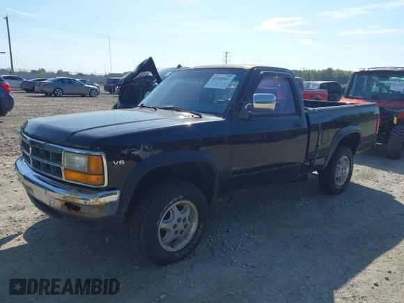✅ 1996 Dodge Dakota • VIN: 1B7GG26XXTS522704 • Lot: 43319567. Wystawiony na IAAI z przebiegiem 244 mil. Bezpłatny archiwum sprzedaży aukcyjnych z USA i szczegółowy raport historii pojazdu na DreamBid. Zdjęcie 2.