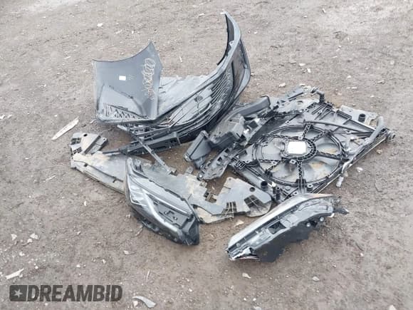 ✅ 2025 Toyota Camry LE • VIN: 4T1DBADK7SU514464 • Lot: 41961213. Listed on IAAI with 1,428 mi. Free auction sales archive from the USA and detailed vehicle history report at DreamBid. Image 12.