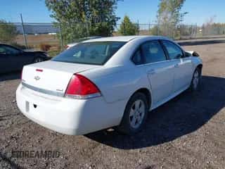 2010 Chevrolet Impala LS z VIN 2G1WA5EKXA1163767, wystawiony jako IAAI lot #43438020 z przebiegiem 194 930 mil mil oraz . Historia ofert i sprzedaży dostępna na DreamBid. Obrazek 4.