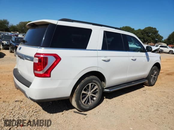 ✅ 2021 Ford Expedition XLT • VIN: 1FMJU1JT0MEA14279 • Lot: 84552075. Wystawiony na Copart z przebiegiem 121 369 mil. Bezpłatny archiwum sprzedaży aukcyjnych z USA i szczegółowy raport historii pojazdu na DreamBid. Zdjęcie 3.