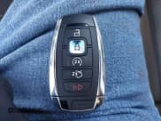 ✅ 2018 Lincoln Continental Reserve • VIN: 1LN6L9NC9J5616871 • Lot: 43531515. Wystawiony na IAAI z przebiegiem 58 745 mil. Bezpłatny archiwum sprzedaży aukcyjnych z USA i szczegółowy raport historii pojazdu na DreamBid. Zdjęcie 11.