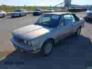 1989 BMW 3 Series z VIN WBABB1309K8275291, wystawiony jako IAAI lot #43598416 z przebiegiem 184 412 mil mil oraz . Historia ofert i sprzedaży dostępna na DreamBid. Obrazek 2.