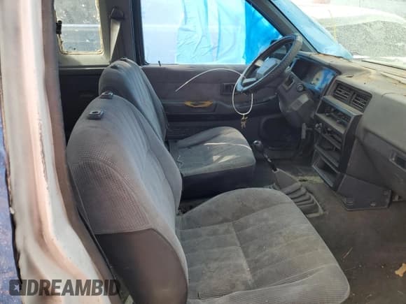 ✅ 1993 Nissan Hardbody • VIN: 1N6HD16SXPC403057 • Lot: 70412685. Wystawiony na Copart z przebiegiem 250 617 mil. Bezpłatny archiwum sprzedaży aukcyjnych z USA i szczegółowy raport historii pojazdu na DreamBid. Zdjęcie 11.