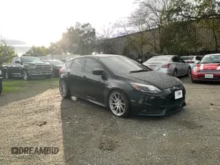 ✅ 2014 Ford Focus ST • VIN: 1FADP3L98EL224833 • Lot: 93337585. Wystawiony na Copart z przebiegiem 126 756 mil. Bezpłatny archiwum sprzedaży aukcyjnych z USA i szczegółowy raport historii pojazdu na DreamBid. Zdjęcie 1.