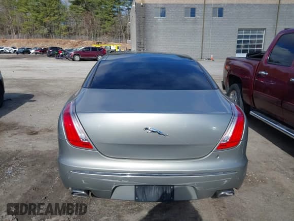 ✅ 2012 Jaguar XJ • VIN: SAJXA2GB5CLV23999 • Лот: 41881879. Опубликован ранее на IAAI с пробегом 72 756 миль. Бесплатный доступ к архиву аукционных продаж из США и подробный отчёт об истории автомобиля на DreamBid. Изображение 15.