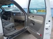 ✅ 2000 Chevrolet Suburban LS • VIN: 3GNFK16T5YG181686 • Лот: 42392480. Опубликован ранее на IAAI с пробегом 300 323 миль. Бесплатный доступ к архиву аукционных продаж из США и подробный отчёт об истории автомобиля на DreamBid. Изображение 5.