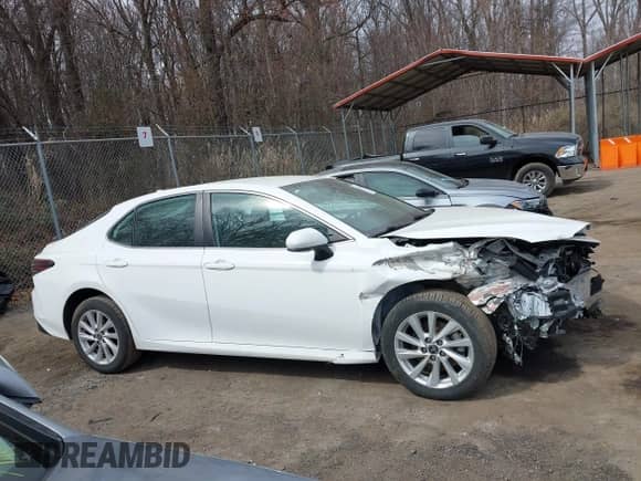 2022 Toyota Camry LE с VIN 4T1C11BK6NU055059, выставлен на аукционе IAAI как лот 41751497 с пробегом 36 657 миль миль и . История ставок и продаж доступна на DreamBid. Изображение 13.