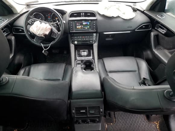 ✅ 2017 Jaguar F-Pace 35t • VIN: SADCS2BV0HA899402 • Lot: 72401724. Wystawiony na Copart z przebiegiem 215 624 mil. Bezpłatny archiwum sprzedaży aukcyjnych z USA i szczegółowy raport historii pojazdu na DreamBid. Zdjęcie 8.