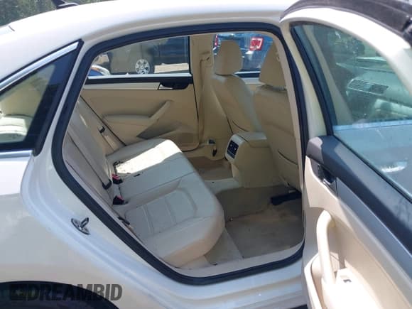 ✅ 2013 Volkswagen Passat SE • VIN: 1VWBH7A35DC032589 • Лот: 42374770. Опубликован ранее на IAAI с пробегом 143 323 миль. Бесплатный доступ к архиву аукционных продаж из США и подробный отчёт об истории автомобиля на DreamBid. Изображение 8.