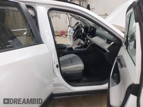 ✅ 2024 Toyota RAV4 Hybrid XLE Premium • VIN: 4T3B6RFV5RU150113 • Лот: 43568403. Опубликован ранее на IAAI с пробегом 23 053 миль. Бесплатный доступ к архиву аукционных продаж из США и подробный отчёт об истории автомобиля на DreamBid. Изображение 5.