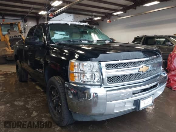 2013 Chevrolet Silverado 1500 LT with VIN 1GCRCSEA9DZ355598, listed as a IAAI auction lot 41297558 with 121,577 mi miles and . Bid and sale history available at DreamBid. Image 1.