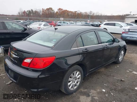 ✅ 2010 Chrysler Sebring Touring • VIN: 1C3CC4FB5AN148335 • Lot: 43754299. Listed on IAAI with 176,503 mi. Free auction sales archive from the USA and detailed vehicle history report at DreamBid. Image 4.