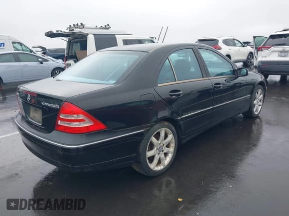✅ 2004 Mercedes-Benz C 230 Kompressor • VIN: WDBRF40J24A556752 • Lot: 43758869. Listed on IAAI with 175,458 mi. Free auction sales archive from the USA and detailed vehicle history report at DreamBid. Image 4.