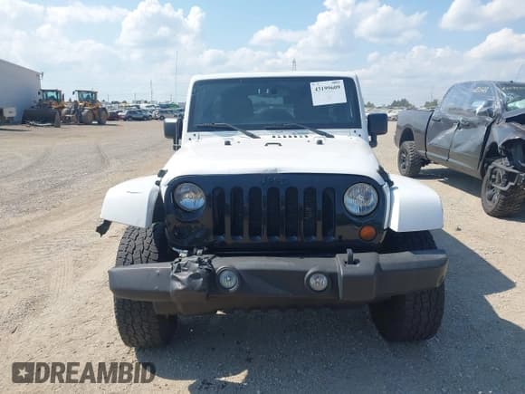 ✅ 2011 Jeep Wrangler Unlimited Sahara • VIN: 1J4BA5H15BL576551 • Lot: 43199609. Wystawiony na IAAI z przebiegiem 214 688 mil. Bezpłatny archiwum sprzedaży aukcyjnych z USA i szczegółowy raport historii pojazdu na DreamBid. Zdjęcie 12.