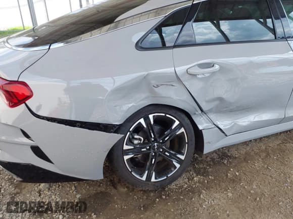 ✅ 2023 Kia K5 GT-Line • VIN: 5XXG64J27PG211919 • Lot: 42845438. Wystawiony na IAAI z przebiegiem 14 475 mil. Bezpłatny archiwum sprzedaży aukcyjnych z USA i szczegółowy raport historii pojazdu na DreamBid. Zdjęcie 6.