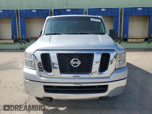 ✅ 2015 Nissan NV SL • VIN: 5BZAF0AA3FN852252 • Lot: 70133715. Wystawiony na Copart z przebiegiem 161 054 mil. Bezpłatny archiwum sprzedaży aukcyjnych z USA i szczegółowy raport historii pojazdu na DreamBid. Zdjęcie 5.