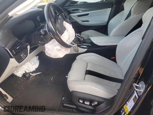 ✅ 2022 BMW M5 • VIN: WBS83CH04NCL06830 • Лот: 57878005. Опубликован ранее на Copart с пробегом Не указан. Бесплатный доступ к архиву аукционных продаж из США и подробный отчёт об истории автомобиля на DreamBid. Изображение 7.