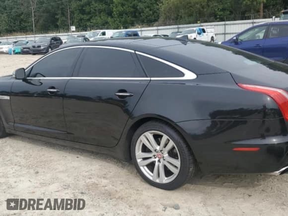 ✅ 2015 Jaguar XJ Portfolio • VIN: SAJWJ2GD6F8V79518 • Lot: 84224075. Wystawiony na Copart z przebiegiem 200 231 mil. Bezpłatny archiwum sprzedaży aukcyjnych z USA i szczegółowy raport historii pojazdu na DreamBid. Zdjęcie 2.