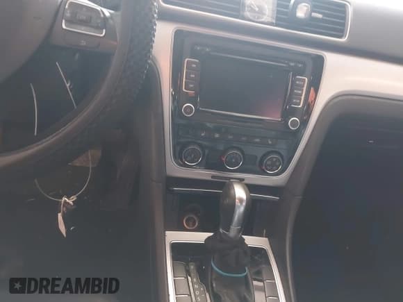 ✅ 2013 Volkswagen Passat SE • VIN: 1VWBH7A32DC079045 • Лот: 43690657. Опубликован ранее на IAAI с пробегом 185 011 миль. Бесплатный доступ к архиву аукционных продаж из США и подробный отчёт об истории автомобиля на DreamBid. Изображение 15.