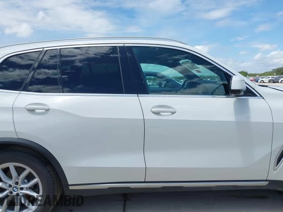 ✅ 2020 BMW X5 sDrive40i • VIN: 5UXCR4C06LLE30660 • Lot: 42613791. Wystawiony na IAAI z przebiegiem 61 384 mil. Bezpłatny archiwum sprzedaży aukcyjnych z USA i szczegółowy raport historii pojazdu na DreamBid. Zdjęcie 14.