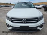 ✅ 2022 Volkswagen Tiguan S • VIN: 3VV0B7AX2NM123058 • Lot: 69807555. Wystawiony na Copart z przebiegiem 40 931 mil. Bezpłatny archiwum sprzedaży aukcyjnych z USA i szczegółowy raport historii pojazdu na DreamBid. Zdjęcie 5.
