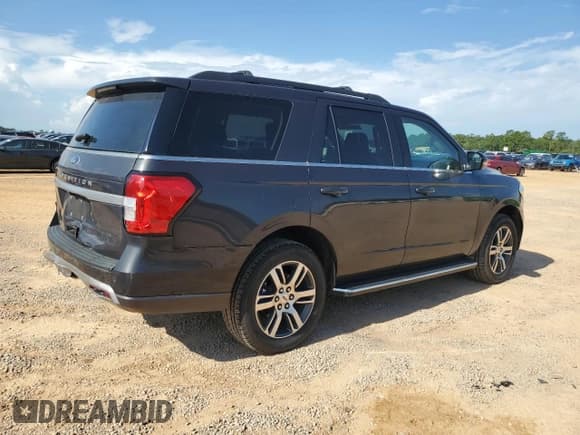 ✅ 2023 Ford Expedition XLT • VIN: 1FMJU1H81PEA07542 • Lot: 63635465. Wystawiony na Copart z przebiegiem 72 379 mil. Bezpłatny archiwum sprzedaży aukcyjnych z USA i szczegółowy raport historii pojazdu na DreamBid. Zdjęcie 3.