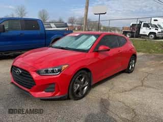 2019 Hyundai Veloster Premium z VIN KMHTG6AF8KU017568, wystawiony jako Copart lot #49526475 z przebiegiem 77 461 mil mil oraz Czysty tytuł • Clean title. Historia ofert i sprzedaży dostępna na DreamBid. Obrazek 2.