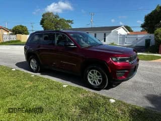 ✅ 2024 Jeep Grand Cherokee Laredo X • VIN: 1C4RJGAG3RC708070 • Лот: 71439685. Опубликован ранее на Copart с пробегом 53 205 миль. Бесплатный доступ к архиву аукционных продаж из США и подробный отчёт об истории автомобиля на DreamBid. Изображение 1.