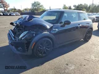 2015 MINI Hardtop с VIN WMWXM5C58FT941692, выставлен на аукционе Copart как лот 82467515 с пробегом 109 745 миль миль и Списание • Salvage title. История ставок и продаж доступна на DreamBid. Изображение 1.