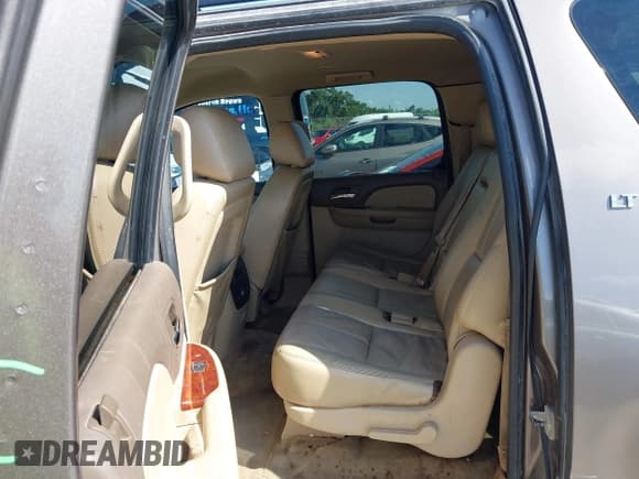 ✅ 2011 Chevrolet Suburban LT • VIN: 1GNSCJE03BR396610 • Lot: 42348029. Listed on IAAI with 249,280 mi. Free auction sales archive from the USA and detailed vehicle history report at DreamBid. Image 8.