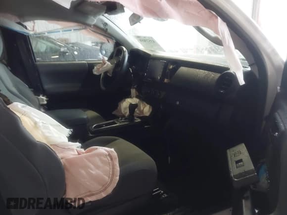 ✅ 2021 Toyota Tacoma SR • VIN: 3TYRX5GN5MT011455 • Lot: 43523058. Wystawiony na IAAI z przebiegiem 66 231 mil. Bezpłatny archiwum sprzedaży aukcyjnych z USA i szczegółowy raport historii pojazdu na DreamBid. Zdjęcie 5.