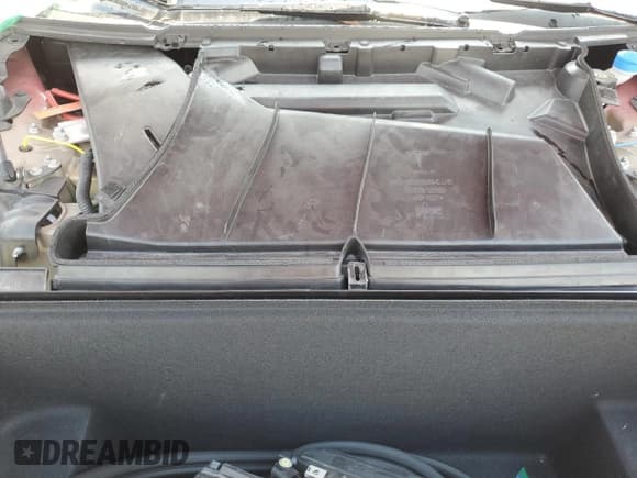 ✅ 2019 Tesla Model S 75D • VIN: 5YJSA1E28KF306745 • Lot: 70342865. Wystawiony na Copart z przebiegiem 67 337 mil. Bezpłatny archiwum sprzedaży aukcyjnych z USA i szczegółowy raport historii pojazdu na DreamBid. Zdjęcie 11.