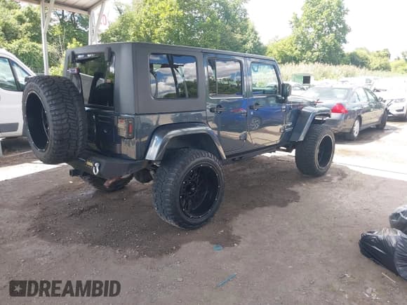 ✅ 2008 Jeep Wrangler Unlimited Sahara • VIN: 1J8GA59148L517387 • Lot: 43087691. Wystawiony na IAAI z przebiegiem Nie podano. Bezpłatny archiwum sprzedaży aukcyjnych z USA i szczegółowy raport historii pojazdu na DreamBid. Zdjęcie 4.