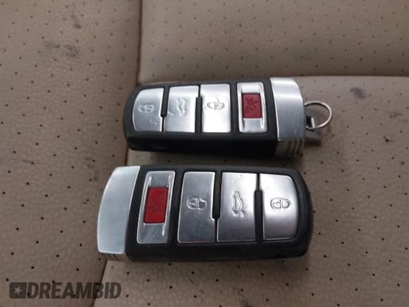 ✅ 2010 Volkswagen Passat Komfort • VIN: WVWJM7AN8AE102825 • Lot: 43478692. Listed on IAAI with 180,110 mi. Free auction sales archive from the USA and detailed vehicle history report at DreamBid. Image 11.