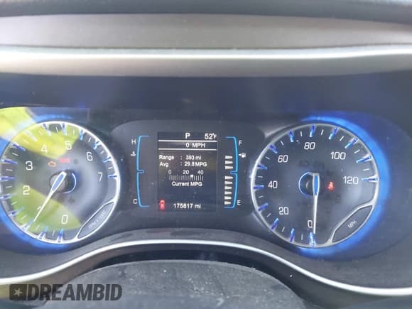 ✅ 2017 Chrysler Pacifica Touring • VIN: 2C4RC1DG7HR623290 • Lot: 43634444. Listed on IAAI with 175,817 mi. Free auction sales archive from the USA and detailed vehicle history report at DreamBid. Image 7.