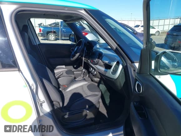 ✅ 2020 FIAT 500L Pop • VIN: ZFBNFAAH9LZ042751 • Lot: 41053946. Listed on IAAI with 28,503 mi. Free auction sales archive from the USA and detailed vehicle history report at DreamBid. Image 5.