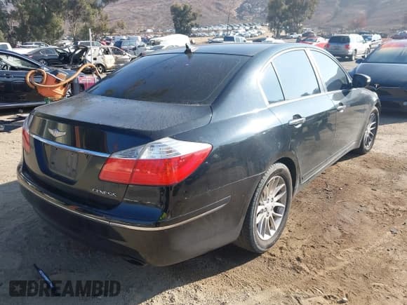 ✅ 2009 Hyundai Genesis • VIN: KMHGC46E69U046515 • Lot: 43634289. Wystawiony na IAAI z przebiegiem 195 447 mil. Bezpłatny archiwum sprzedaży aukcyjnych z USA i szczegółowy raport historii pojazdu na DreamBid. Zdjęcie 4.