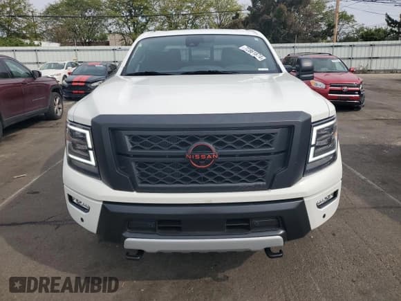 ✅ 2024 Nissan Titan Pro-4X • VIN: 1N6AA1FB1RN111525 • Lot: 72861574. Wystawiony na Copart z przebiegiem 9 411 mil. Bezpłatny archiwum sprzedaży aukcyjnych z USA i szczegółowy raport historii pojazdu na DreamBid. Zdjęcie 5.