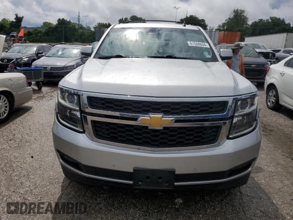 ✅ 2015 Chevrolet Suburban LT • VIN: 1GNSKJKC6FR193962 • Lot: 61508604. Wystawiony na Copart z przebiegiem 233 892 mil. Bezpłatny archiwum sprzedaży aukcyjnych z USA i szczegółowy raport historii pojazdu na DreamBid. Zdjęcie 5.
