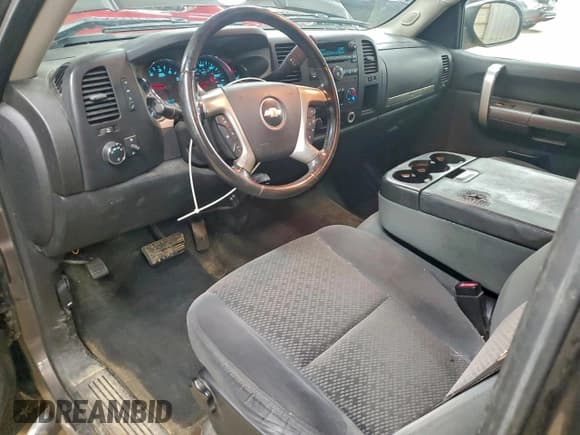 ✅ 2007 Chevrolet Silverado 2500HD Work Truck • VIN: 1GCHK29K97E529697 • Lot: 94190415. Wystawiony na Copart z przebiegiem 145 783 mil. Bezpłatny archiwum sprzedaży aukcyjnych z USA i szczegółowy raport historii pojazdu na DreamBid. Zdjęcie 8.